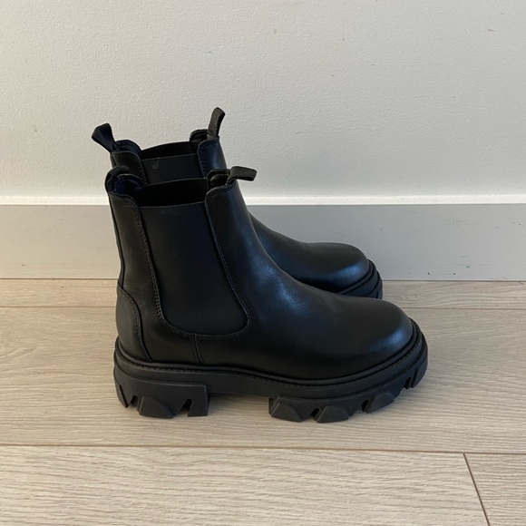 Aldo Big Trek leather lug sole chelsea boot - Picture 2 of 8